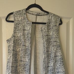 Sleeveless Open Front Tweed Vest in Black and White